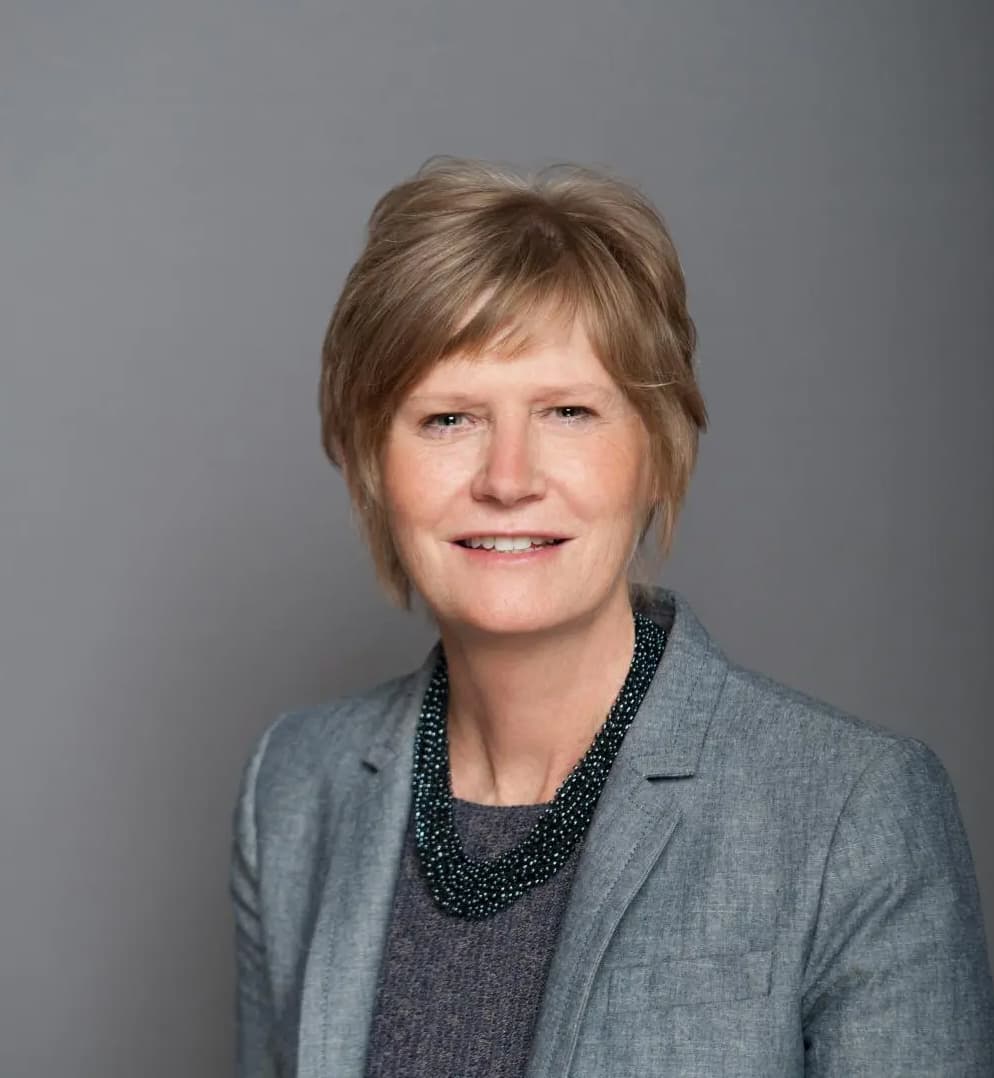 Headshot of Stephanie Hagan, Bitcoin-aware financial advisor in Barrington, IL