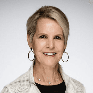 Headshot of Mary Davis, Bitcoin-aware financial advisor in Mclean, VA